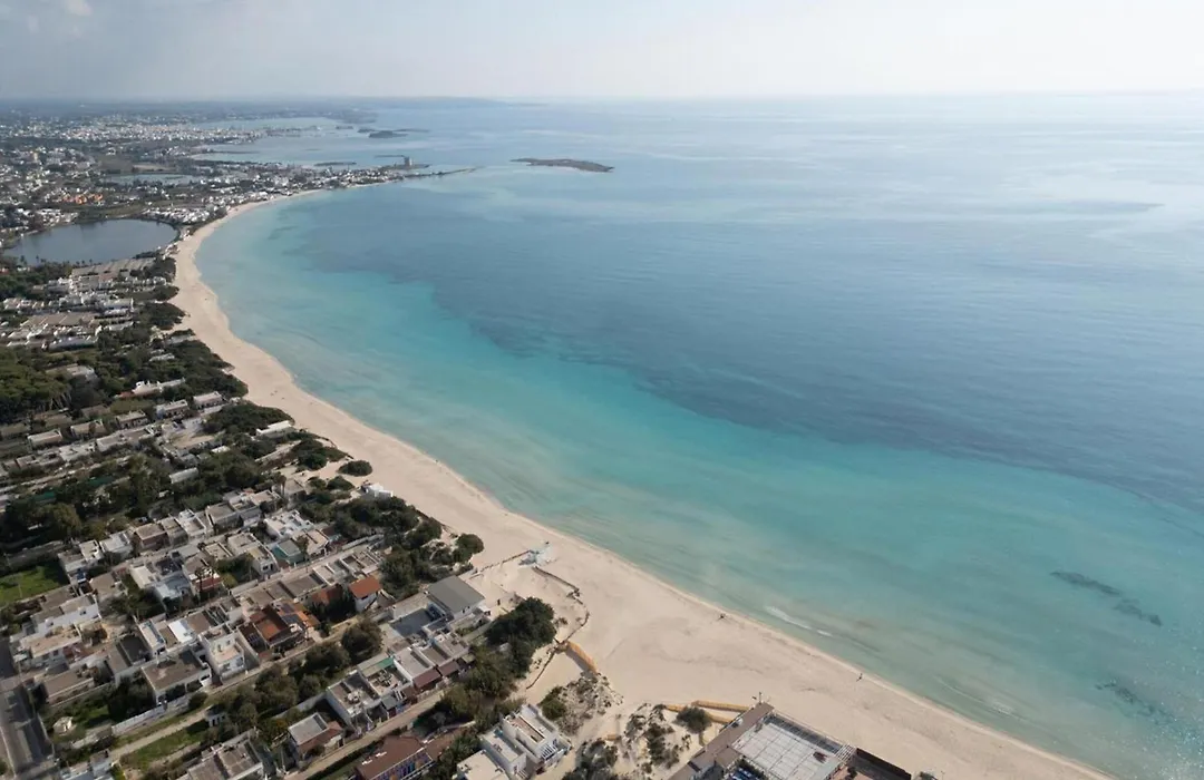 Villa Soleya With Climate And Parking In Torre Lapillo-1