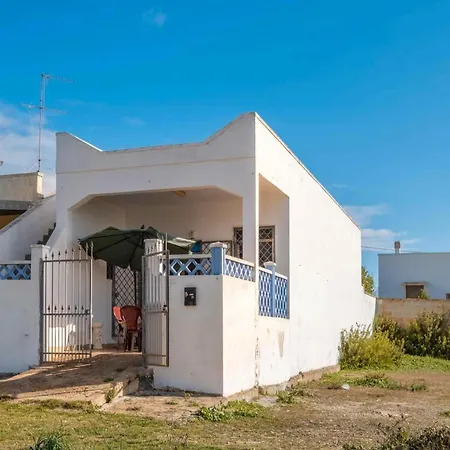 Villa Soleya With Climate And Parking In Torre Lapillo-3